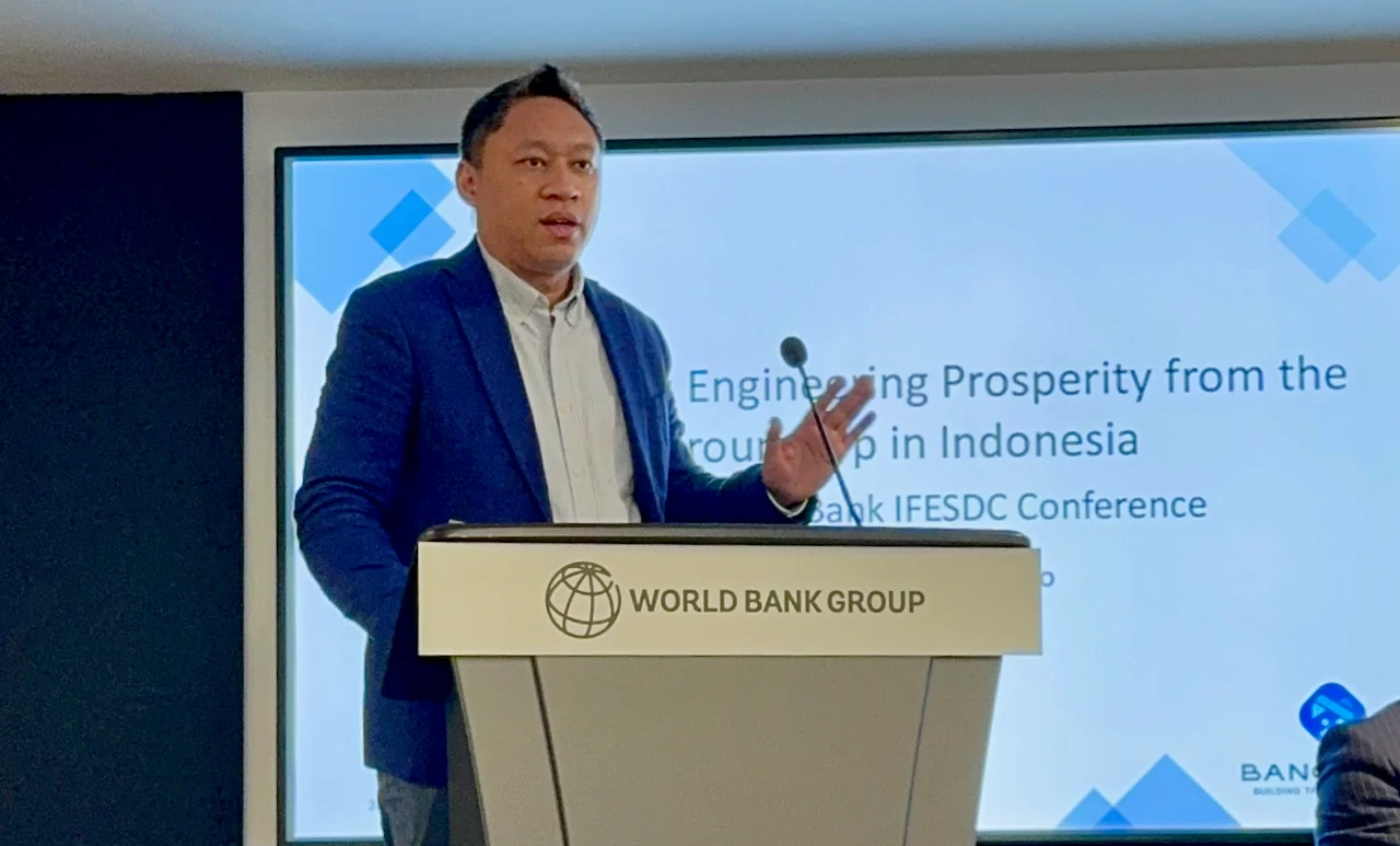 Parama presenting at the World Bank
